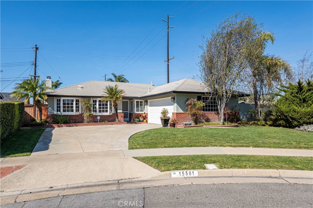 Nhà bán ở Huntington Beach, CA| 3 beds| 2 baths| $1,150,000